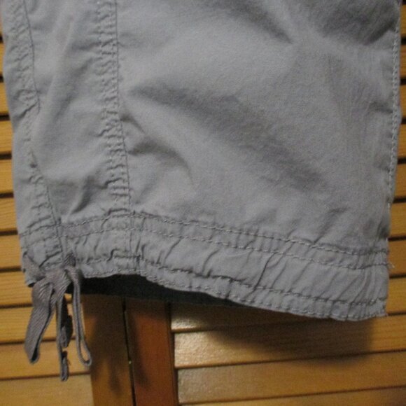 St. John's Bay gray capris cargo look with pockets & tie hems size 24W - Picture 7 of 10